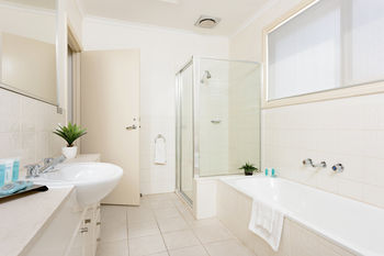 Apartments @ Kew Walpole Gardens - Kew Serviced Townhouses - Tourism Cairns 1