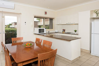 Apartments @ Kew Walpole Gardens - Kew Serviced Townhouses - Tourism Cairns 9