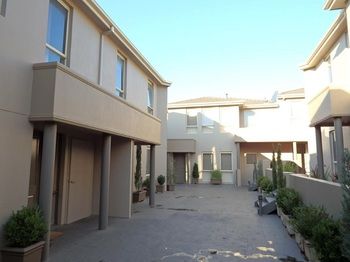 Apartments @ Kew Walpole Gardens - Kew Serviced Townhouses - Tourism Cairns 12