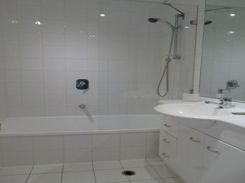 Alpha Apartments Melbourne - Tourism Cairns 6