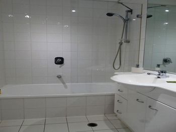 Alpha Apartments Melbourne - Tourism Cairns 24
