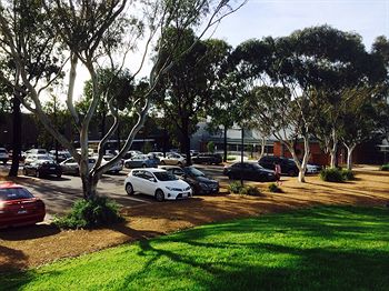 Box Hill Studios At Canterbury Gardens - Tourism Cairns 1