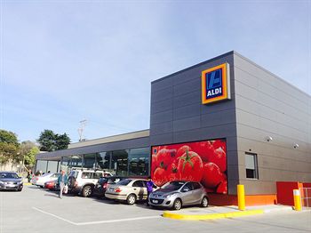 Box Hill Studios At Canterbury Gardens - Tourism Cairns 8