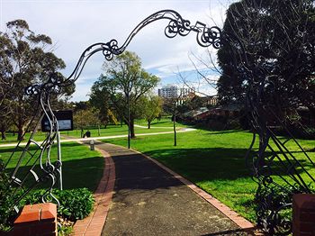 Box Hill Studios At Canterbury Gardens - Tourism Cairns 23