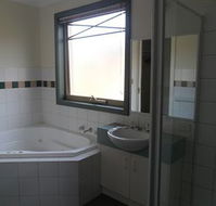 Australian Home Away  Box Hill 32 - Tourism Cairns