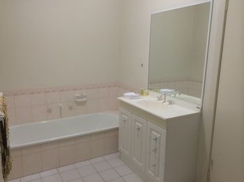 Australian Home Away Ringwood @ Bardia - Tourism Cairns 1