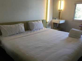Ibis Budget St Peters - Tourism Cairns 1