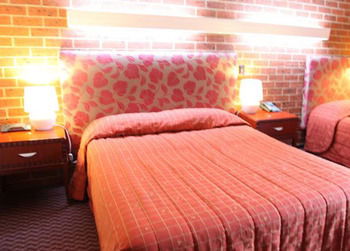 Carnegie Motor Inn - Tourism Cairns 1