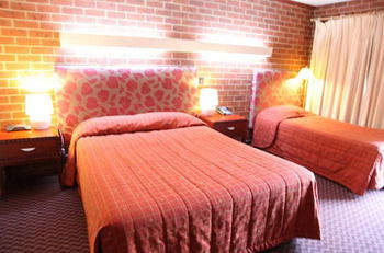 Carnegie Motor Inn - Tourism Cairns 6
