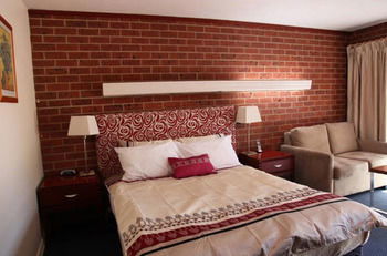 Carnegie Motor Inn - Tourism Cairns 7