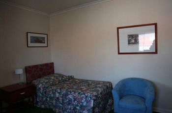 Carnegie Motor Inn - Tourism Cairns 8