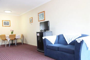 Carnegie Motor Inn - Tourism Cairns 12