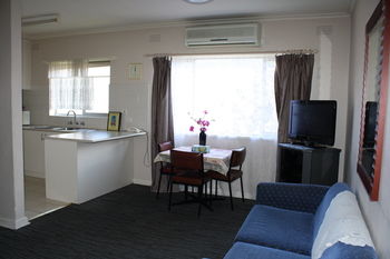 Carnegie Motor Inn - Tourism Cairns 36