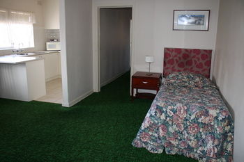 Carnegie Motor Inn - Tourism Cairns 37