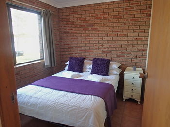 Dungowan Waterfront Apartments - Tourism Cairns 16