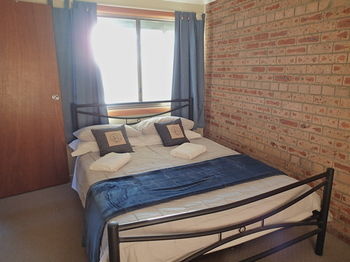 Dungowan Waterfront Apartments - Tourism Cairns 19