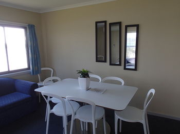 Dungowan Waterfront Apartments - Tourism Cairns 28