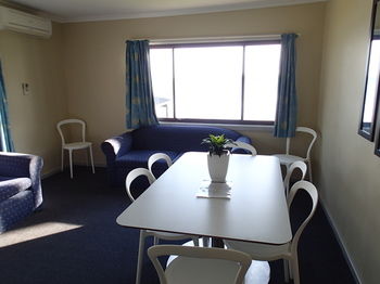 Dungowan Waterfront Apartments - Tourism Cairns 35