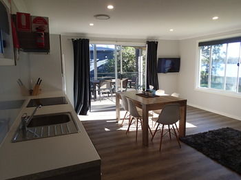 Dungowan Waterfront Apartments - Tourism Cairns 235
