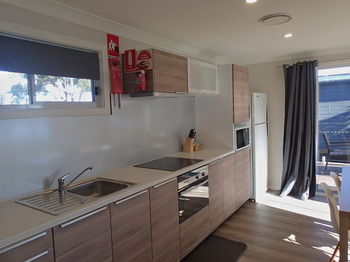 Dungowan Waterfront Apartments - Tourism Cairns 236