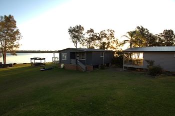 Dungowan Waterfront Apartments - Tourism Cairns 245
