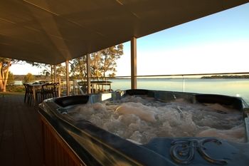 Dungowan Waterfront Apartments - Tourism Cairns 250