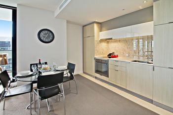 Southbank Apartments - Wrap - Tourism Cairns 18
