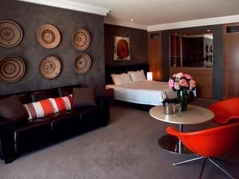 Hotel Ravesis - Tourism Cairns 0