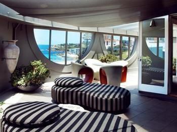 Hotel Ravesis - Tourism Cairns 1