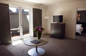 Hotel Ravesis - Tourism Cairns 4