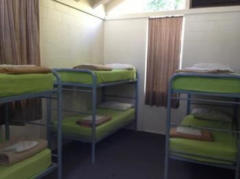 Noosa Backpackers Resort - Hostel - Tourism Cairns 0