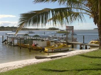 Noosa Backpackers Resort - Hostel - Tourism Cairns 8