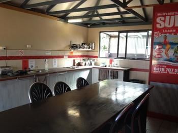Noosa Backpackers Resort - Hostel - Tourism Cairns 12