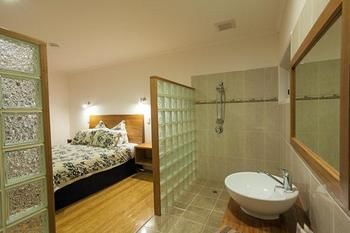Coverdales B & B At Eumundi - Tourism Cairns 2