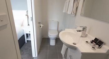 CH On Peel Boutique Hotel - Tourism Cairns 0