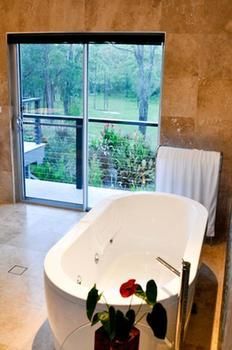 Deja Vu Estate - Tourism Cairns 1