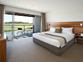 Magenta Studio Room - Tourism Cairns 2