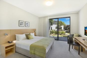 Magenta Studio Room - Tourism Cairns 5