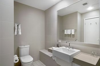 Magenta Studio Room - Tourism Cairns 9