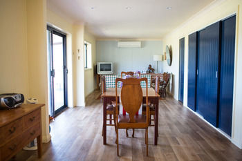The Wattle Lodge - Tourism Cairns 14