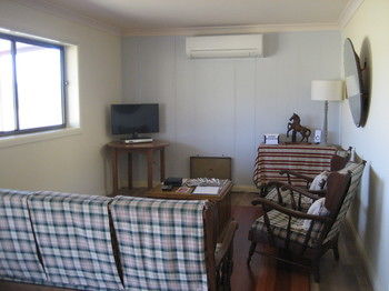The Wattle Lodge - Tourism Cairns 18