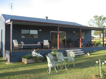 The Wattle Lodge - Tourism Cairns 24