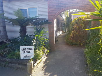 Bentley Waterfront Motel & Cottages - Tourism Cairns 0