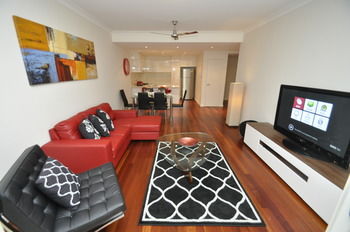 Camperdown 11 Briggs Furnished Apartment - Tourism Cairns 11