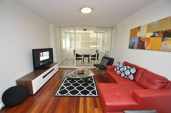 Camperdown 11 Briggs Furnished Apartment - Tourism Cairns 12