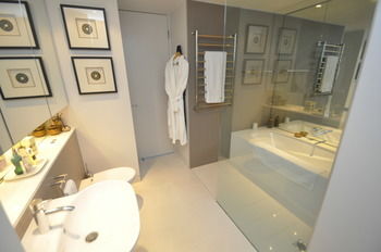 Camperdown 608 St Furnished Apartment - Tourism Cairns 1