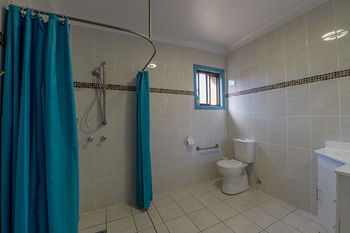 CBD Accommodation Tamworth - Tourism Cairns 0
