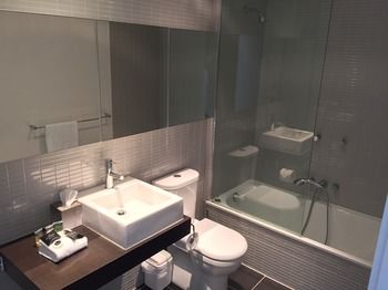 Harbour Town Apartment - Tourism Cairns 1