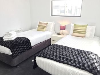 Harbour Town Apartment - Tourism Cairns 8