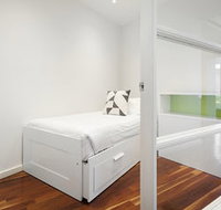 Melbourne Holiday Apartments Flinders Wharf - Tourism Cairns